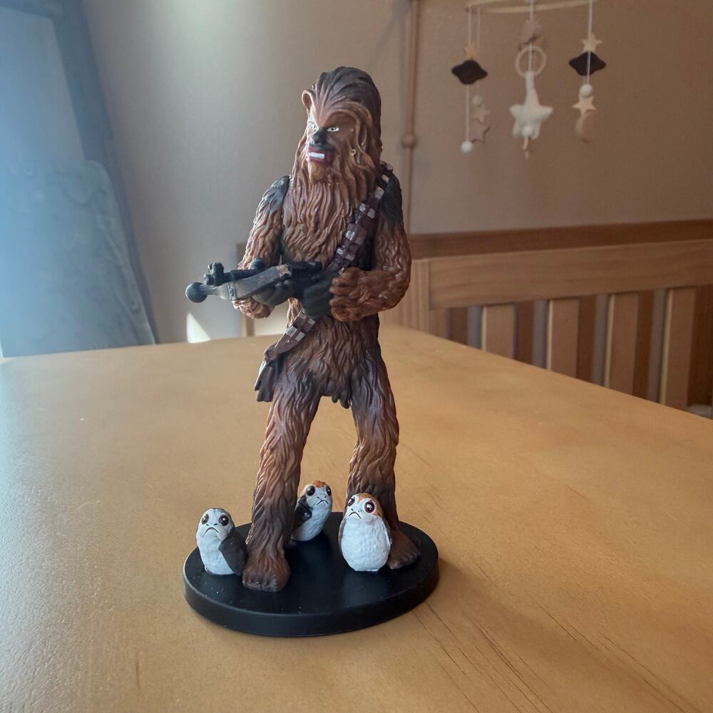Chewbacca (with Porgs) Star Wars The Last Jedi 2017 Figurine